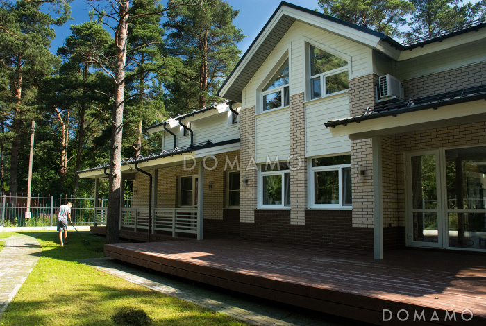 Проект каркасного дома с просторным холлом на мансардном этаже