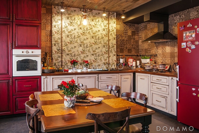 Проект мансардного дома из кирпича с крытой террасой, вторым светом и островным камином