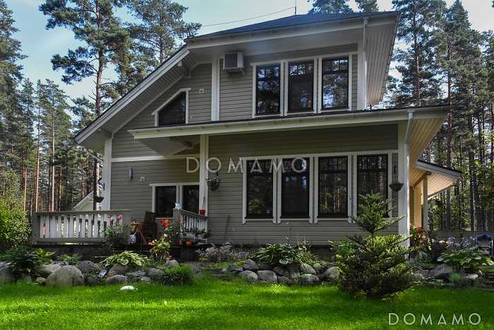 Проект дома из газобетона с местом для трех авто