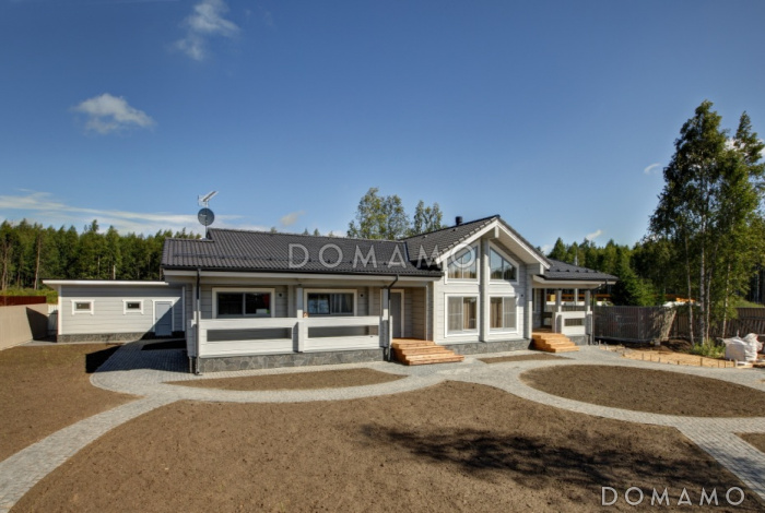 Проект каркасного дома с панорамным остеклением с тремя спальнями