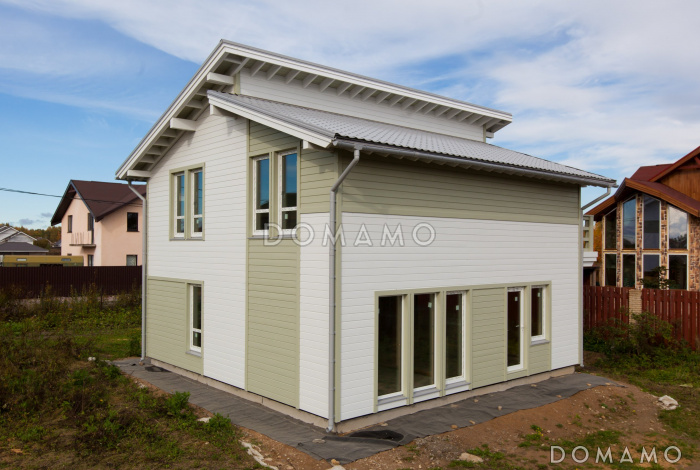 Проект каркасного дома с небольшой открытой террасой