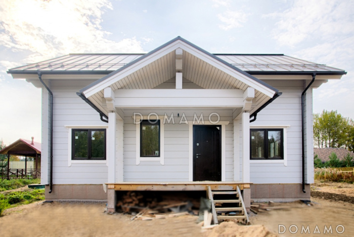 Проект дома из клееного бруса с просторной сауной и спальней на первом этаже