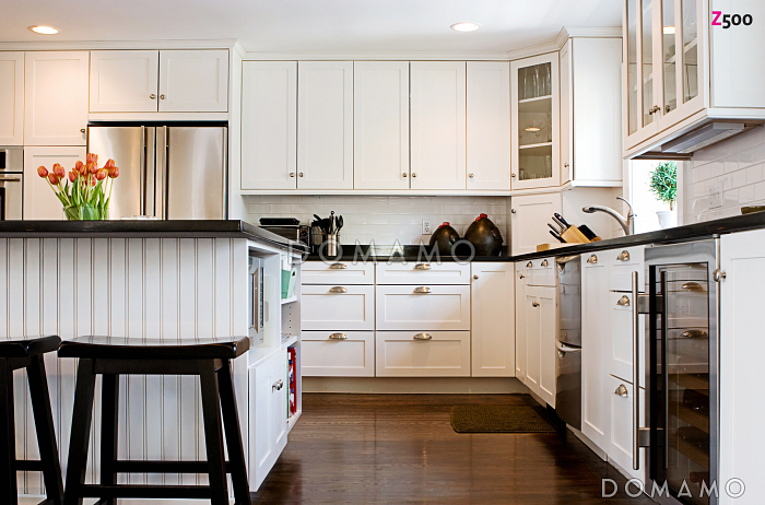 Проект одноэтажного мансардного дома из кирпича с прямоугольным выступом на втором уровне