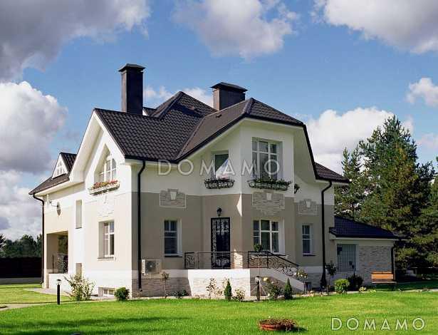 Проект дома из пенобетона с изысканными фасадами, гаражом на две машины, небольшой сауной