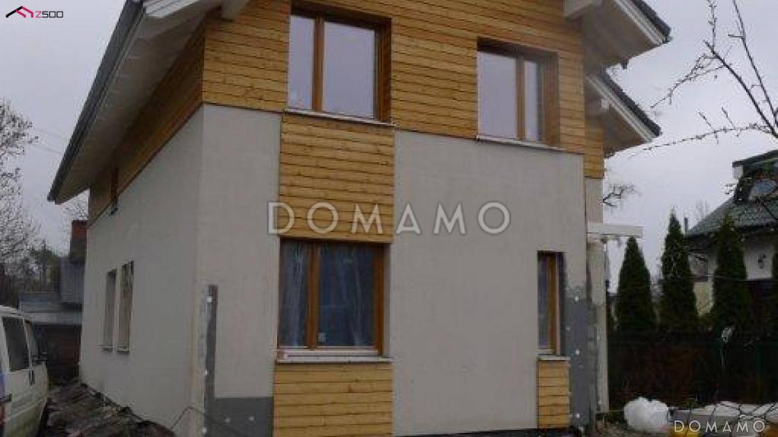 Проект небольшого одноэтажного мансардного дома из кирпича с дополнительной комнатой на первом этаже и угловым балконом / 4