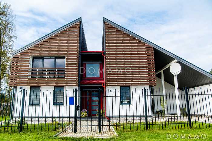 Проект современного дома из пеноблоков с изолированной кухней