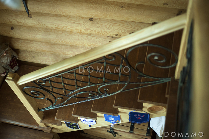 Проект кирпичного дома с эркером и гаражом для одной машины