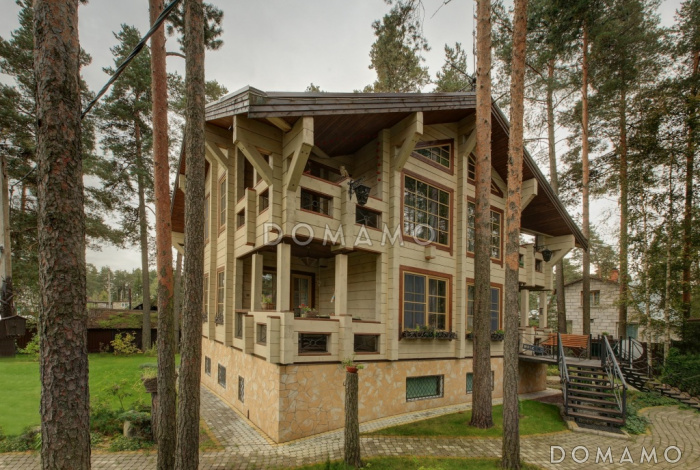 Проект деревянного дома из клееного бруса с огромной спальней на втором этаже