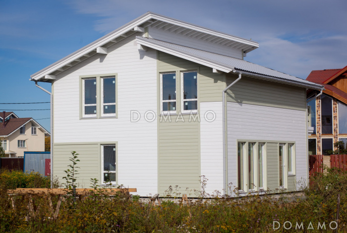 Проект каркасного дома с небольшой открытой террасой