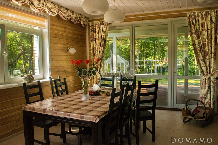 Проект каркасного дома с просторным холлом на мансардном этаже