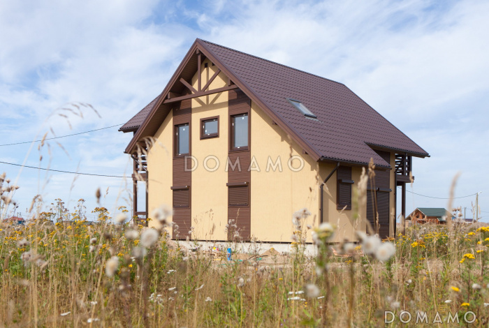 Проект каркасного дома с двумя балконами на мансардном этаже