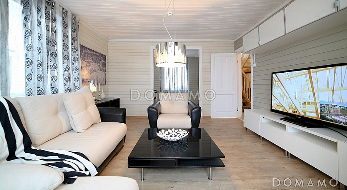 Проект яркого, каркасного дома с балконом на втором этаже