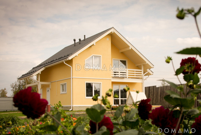 Проект каркасного дома 9 на 10 с четырьмя спальнями на мансарде