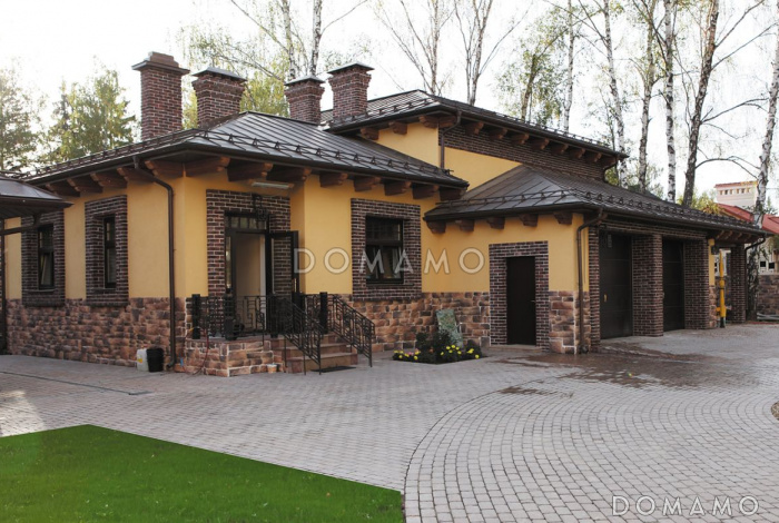 Проект гаража для двух автомобилей с комнатой для охраны на первом этаже