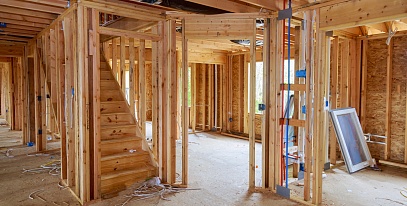 Лестница в проекте была норм. В жизни оказалось иначе. Что переделал